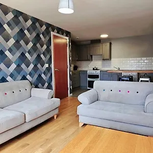 Apartment In Centre - Sleeps 5 People 