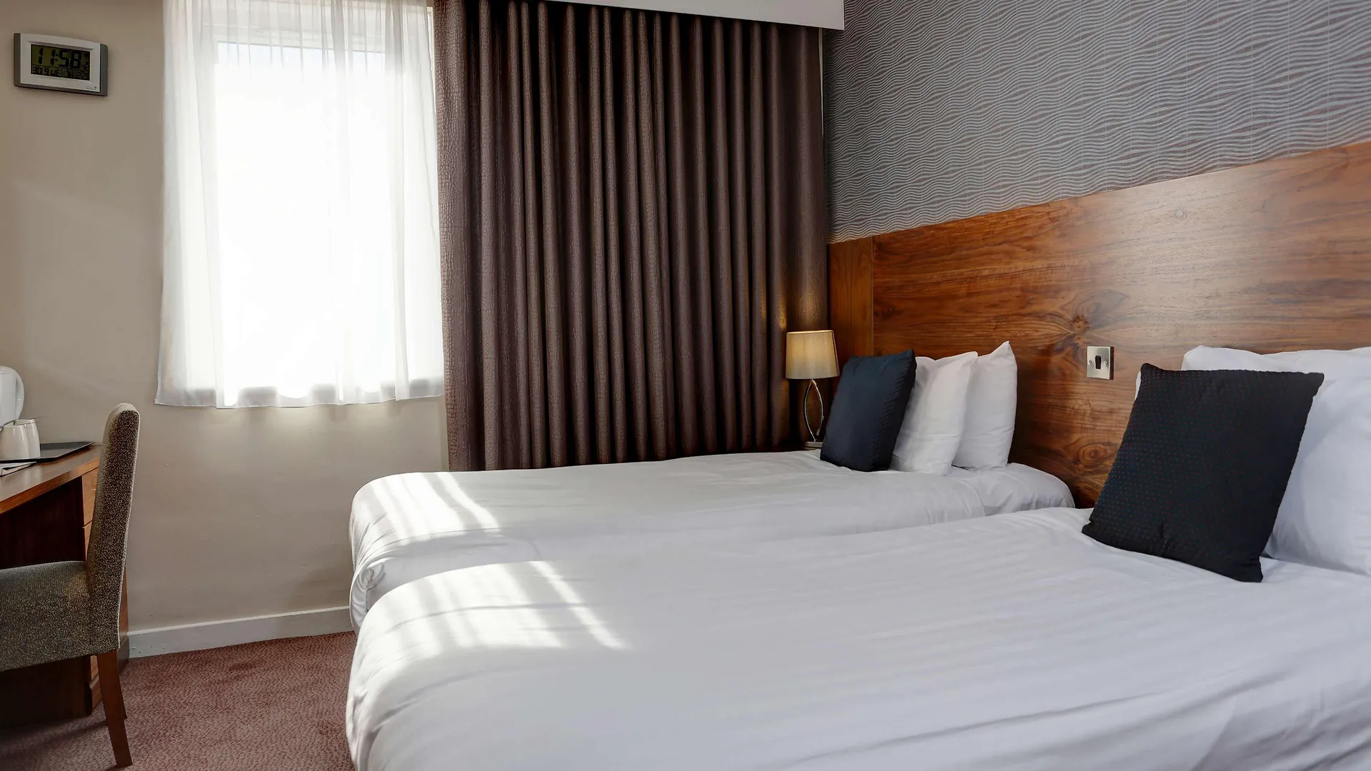 מלון אדינבורו Best Western Kings Manor
