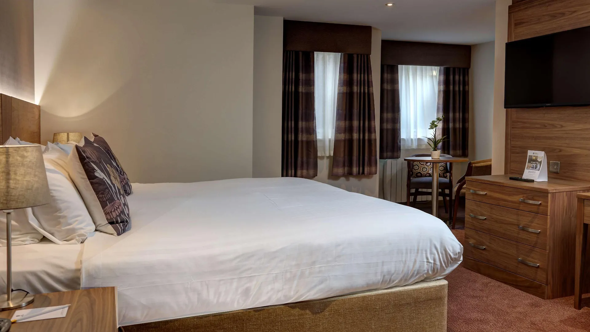 מלון אדינבורו Best Western Kings Manor