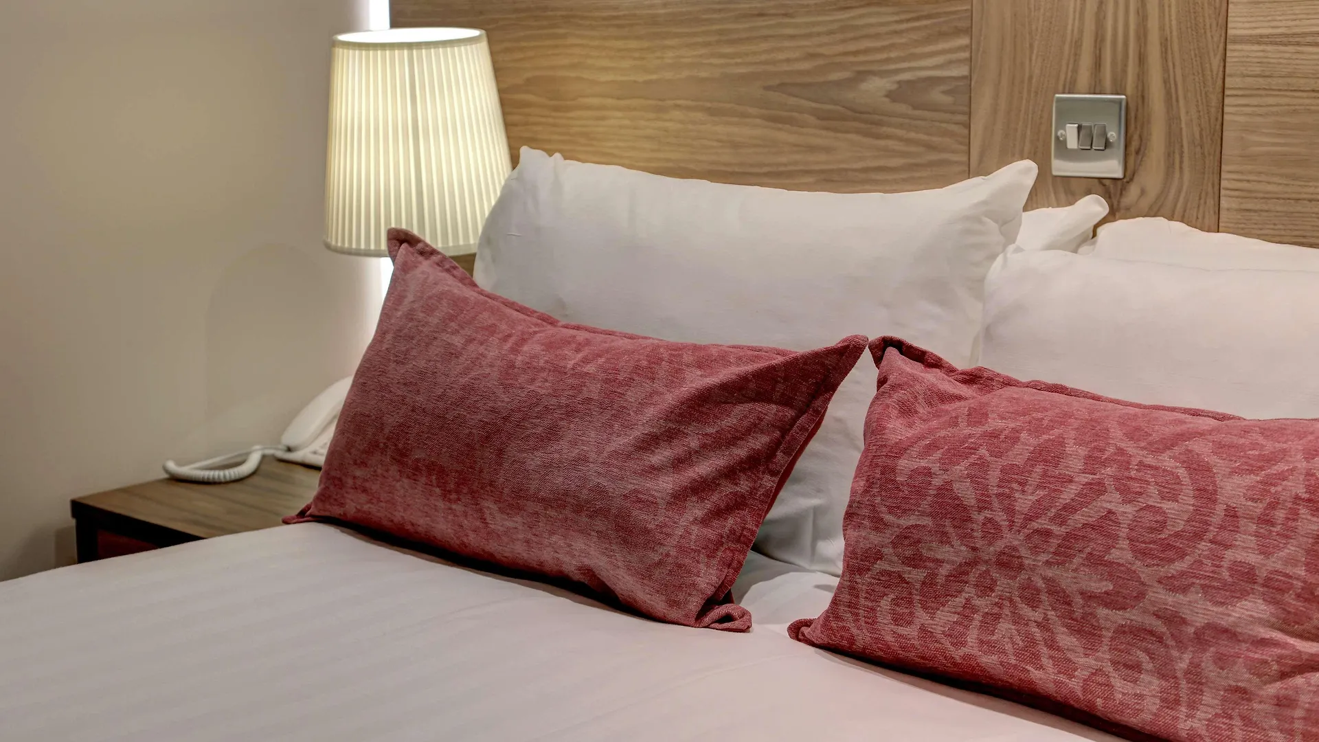 מלון אדינבורו Best Western Kings Manor