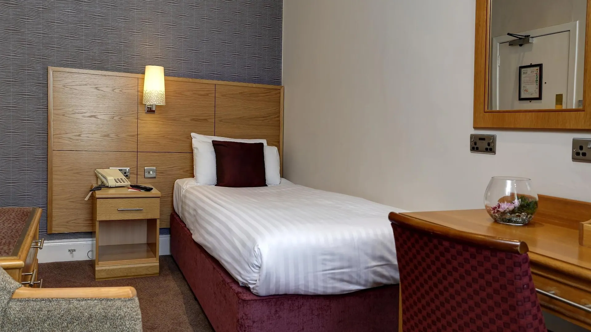 אדינבורו Best Western Kings Manor 3*,