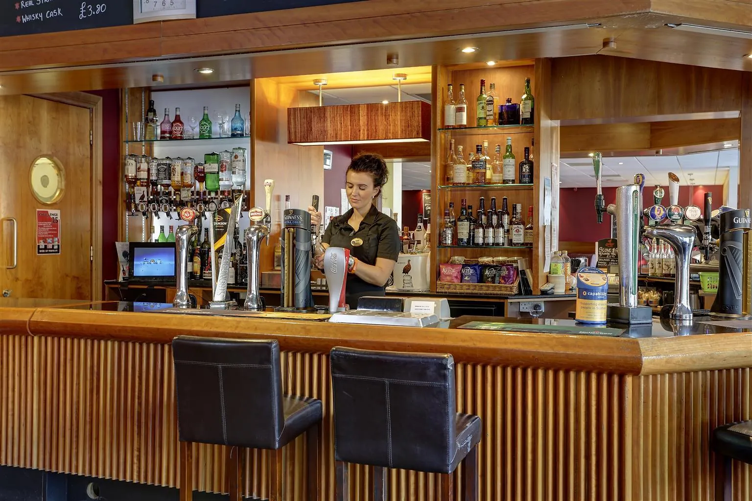 מלון אדינבורו Best Western Kings Manor